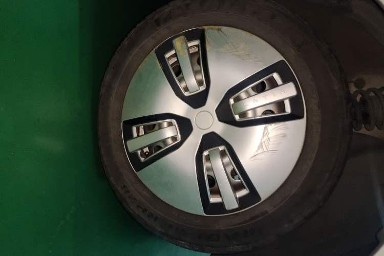 Used Levdeo Mango 2022 200 Classic Edition Right Front Wheel Hub