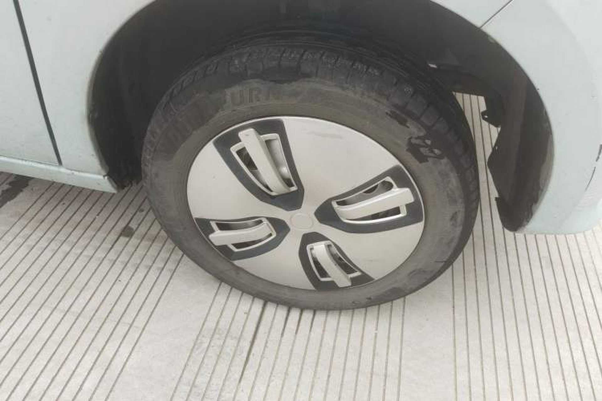 Used Levdeo Mango 2022 135 Classic Edition Right Front Wheel Hub