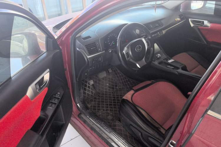 Used Lexus CT 2013 CT200h Comfort Edition Interior 2