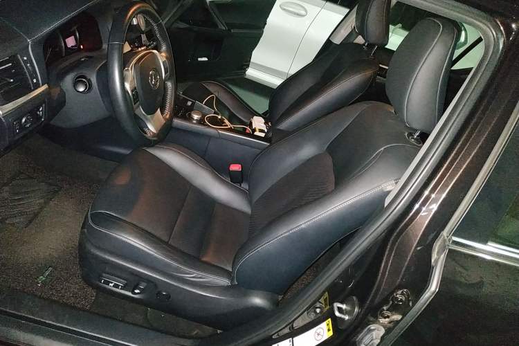 Used Lexus CT 2012 CT200h Premier Edition Left Front Seat