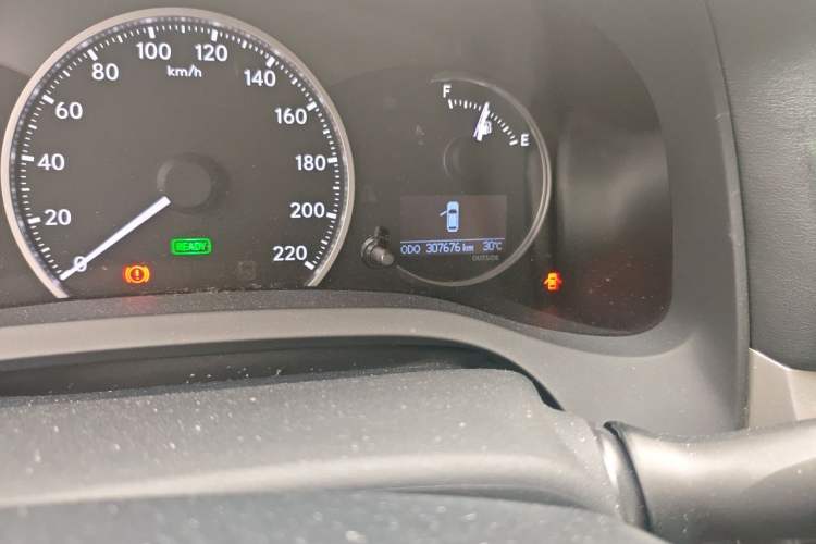 Used Lexus CT 2012 CT200h Elite Edition Odometer Close Up