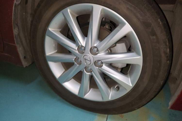 Used Lexus CT 2012 CT200h Elite Edition Right Front Wheel Hub