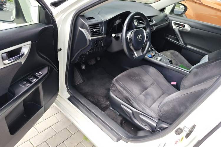 Used Lexus CT 2012 CT200h Elite Edition Driver Seat