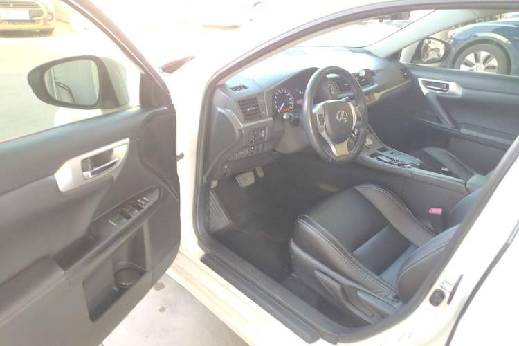 Used Lexus CT 2012 CT200h Elite Edition Driver Seat