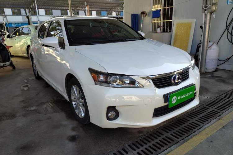 Used Lexus CT 2012 CT200h Elite Edition Front Right 45 Deg