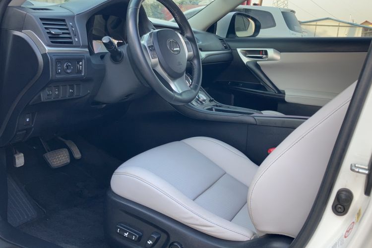 Used Lexus CT 2012 CT200h Premier Edition Interior 5