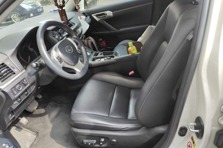 Used Lexus CT 2012 CT200h Premier Edition Left Front Seat