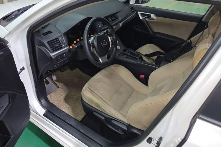 Used Lexus CT 2012 CT200h Elite Edition Left Front Seat