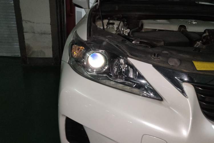 Used Lexus CT 2012 CT200h Elite Edition Right Front Headlight