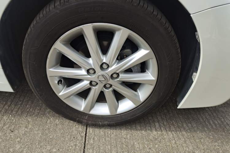 Used Lexus CT 2012 CT200h Elite Edition Right Front Wheel Hub