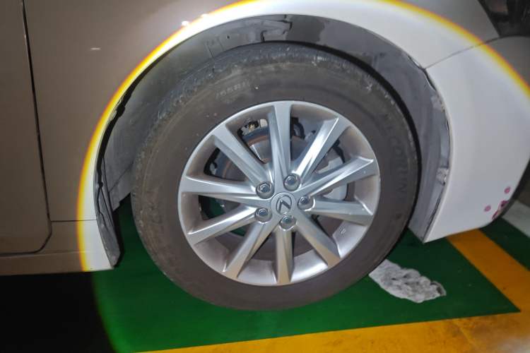 Used Lexus CT 2012 CT200h Elite Edition Right Front Wheel Hub