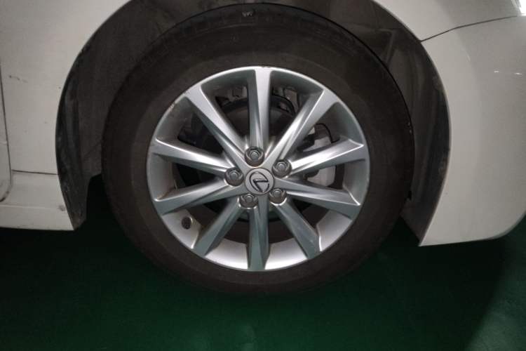 Used Lexus CT 2012 CT200h Elite Edition Right Front Wheel Hub