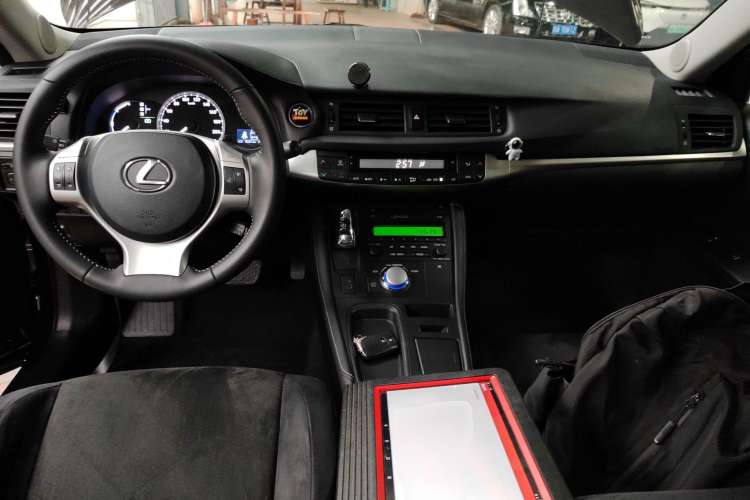 Used Lexus CT 2013 CT200h Elite Edition Center Console