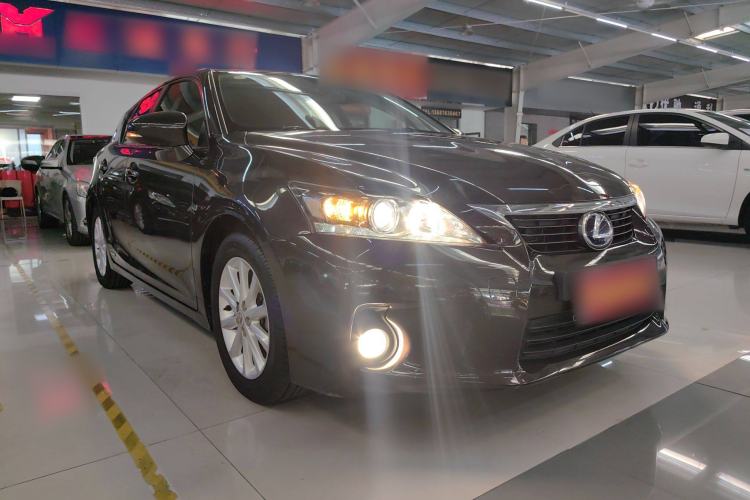 Used Lexus CT 2013 CT200h Comfort Edition Front Right 45 Deg