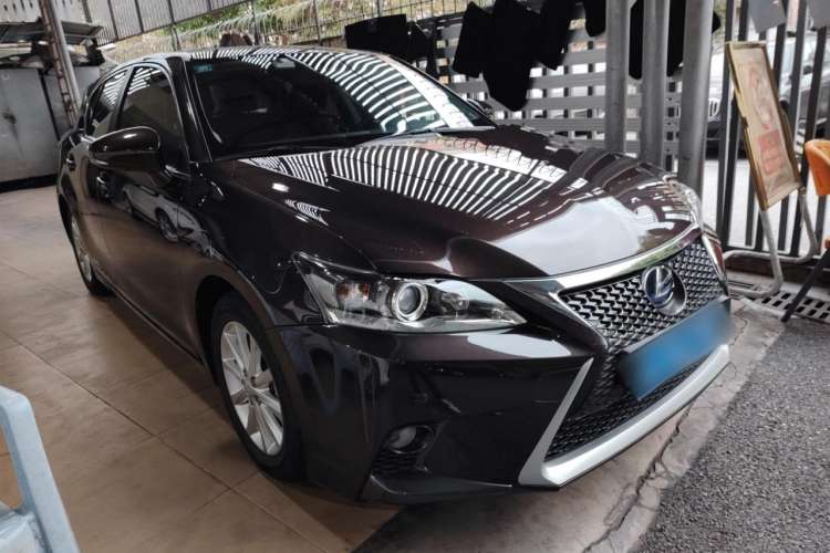 Used Lexus CT 2013 CT200h Elite Edition Front Right 45 Deg