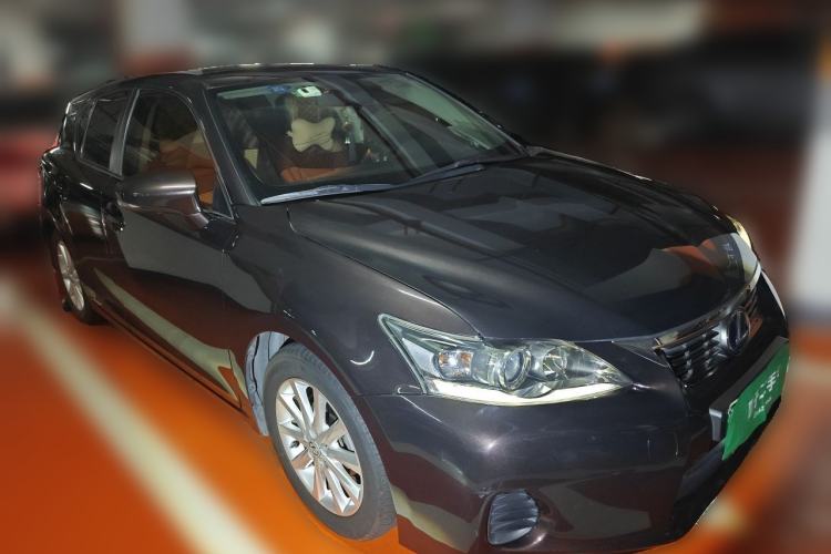 Used Lexus CT 2013 CT200h Elite Edition Front Right 45 Deg