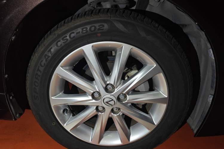 Used Lexus CT 2013 CT200h Elite Edition Right Front Wheel Hub