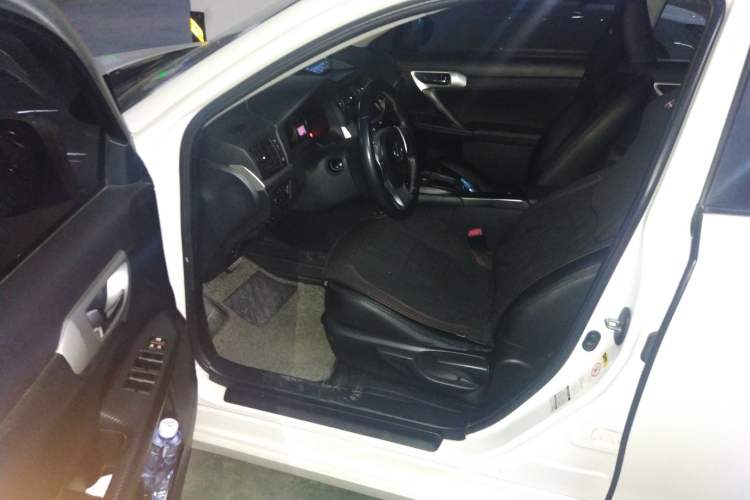Used Lexus CT 2013 CT200h Elite Edition Driver Seat