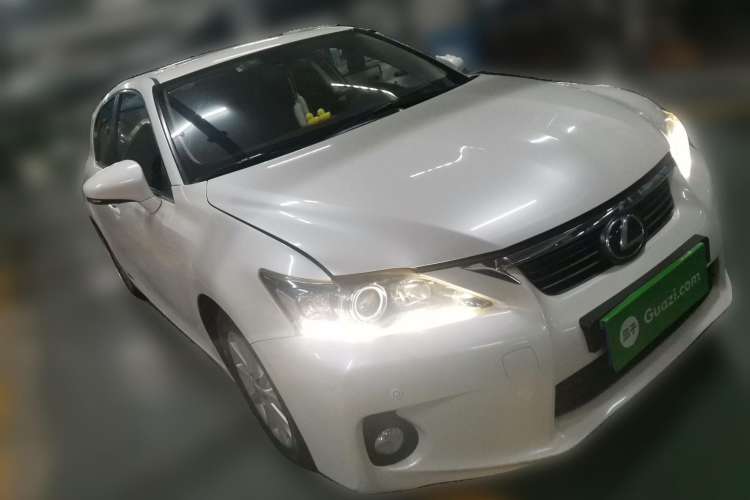 Used Lexus CT 2013 CT200h Comfort Edition Front Right 45 Deg