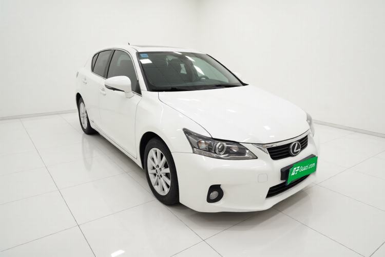 Used Lexus CT 2013 CT200h F-Sport Front Right 45 Deg