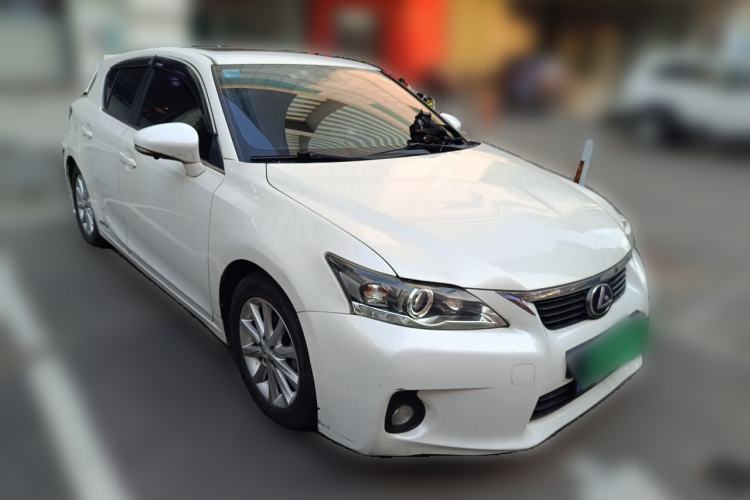 Used Lexus CT 2013 CT200h F-Sport Front Right 45 Deg