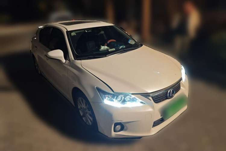 Used Lexus CT 2013 CT200h Comfort Edition Front Right 45 Deg