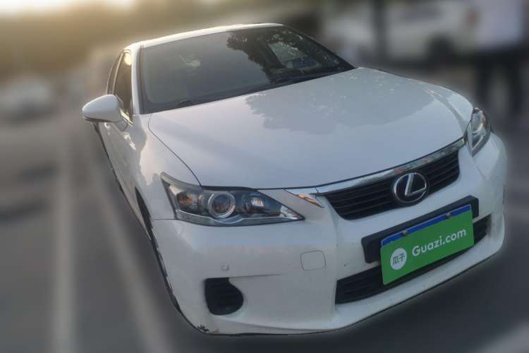 Used Lexus CT 2013 CT200h Elite Edition Front Right 45 Deg
