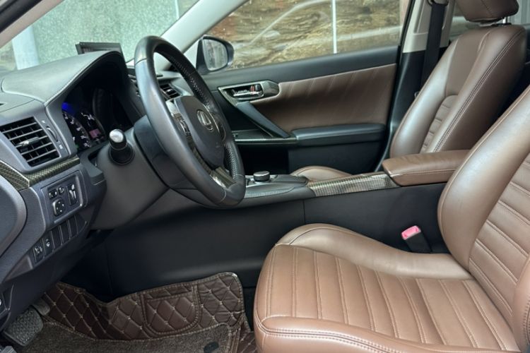 Used Lexus CT 2013 CT200h Comfort Edition Interior 4