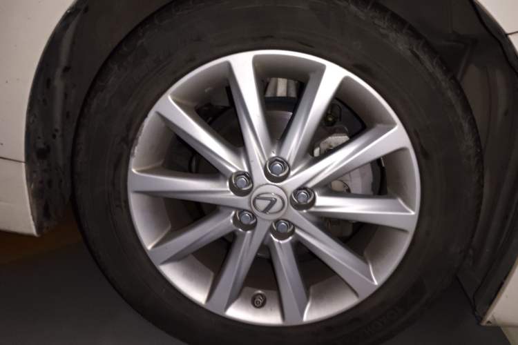 Used Lexus CT 2013 CT200h Comfort Edition Right Front Wheel Hub