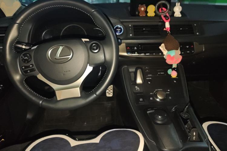 Used Lexus CT 2014 CT200h Comfort Edition Monochrome Center Console
