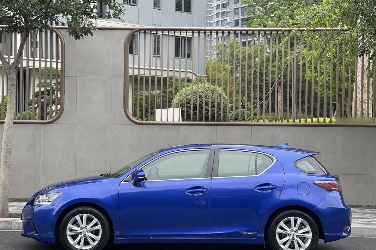 Used Lexus CT 2014 CT200h Elite Edition Monochrome Exterior 3