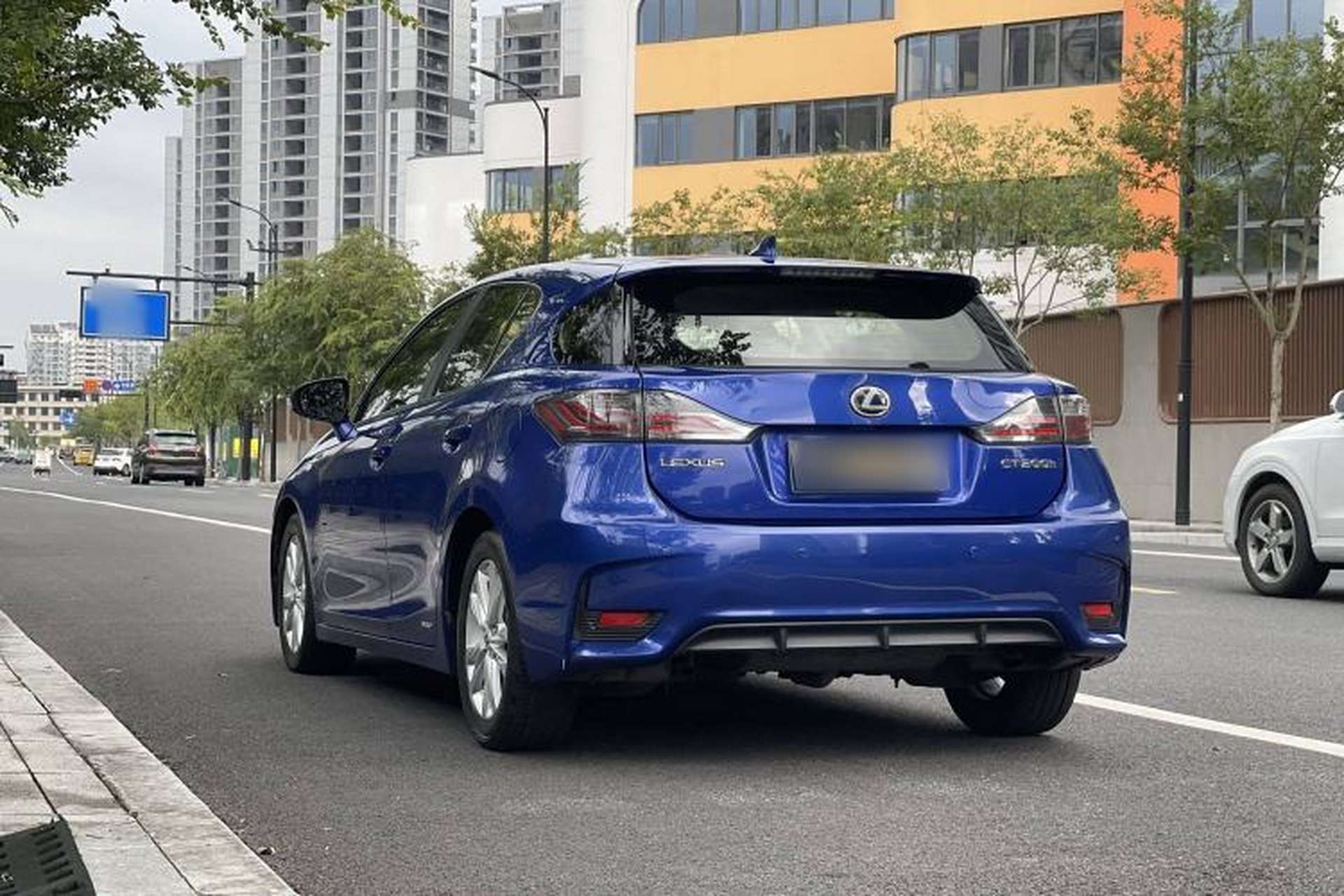 Used Lexus CT 2014 CT200h Elite Edition Monochrome Exterior 4
