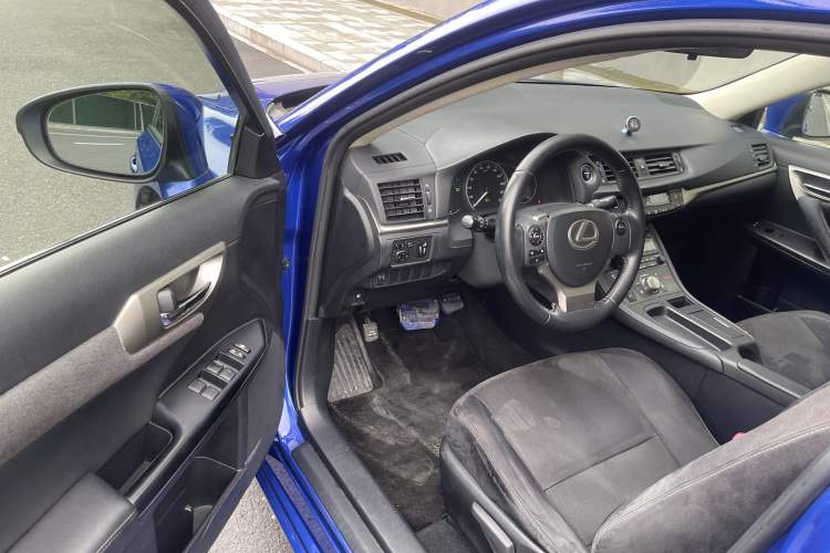 Used Lexus CT 2014 CT200h Elite Edition Monochrome Interior 1