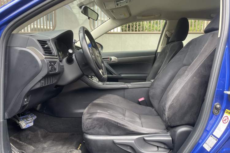 Used Lexus CT 2014 CT200h Elite Edition Monochrome Interior 2