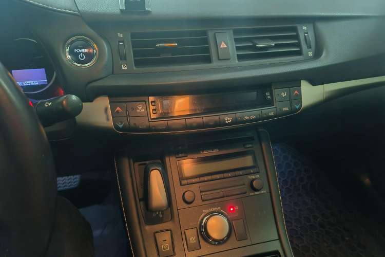 Used Lexus CT 2014 CT200h Elite Edition Monochrome Interior 2
