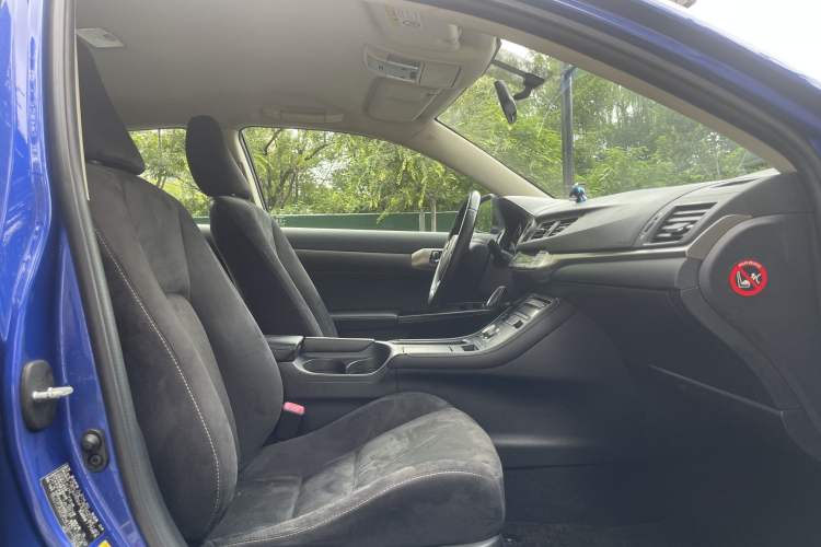 Used Lexus CT 2014 CT200h Elite Edition Monochrome Interior 3
