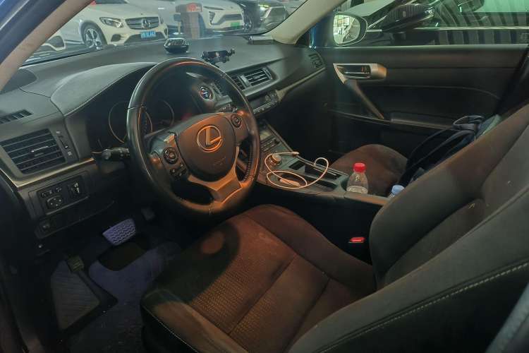 Used Lexus CT 2014 CT200h Elite Edition Monochrome Interior 3