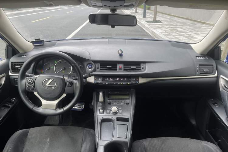 Used Lexus CT 2014 CT200h Elite Edition Monochrome Interior 4