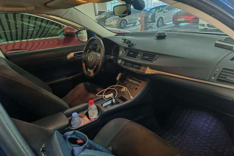 Used Lexus CT 2014 CT200h Elite Edition Monochrome Interior 5