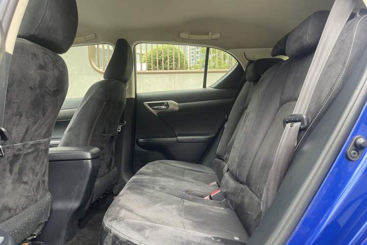Used Lexus CT 2014 CT200h Elite Edition Monochrome Interior 6