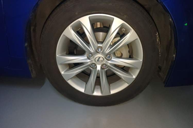 Used Lexus CT 2014 CT200h Comfort Edition Monochrome Right Front Wheel Hub