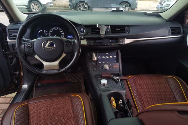 Used Lexus CT 2014 CT200h Elite Edition Monochrome Center Console