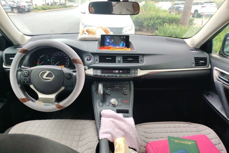 Used Lexus CT 2014 CT200h Comfort Edition Monochrome Center Console