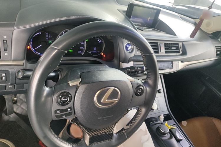 Used Lexus CT 2014 CT200h Comfort Edition Monochrome Center Console