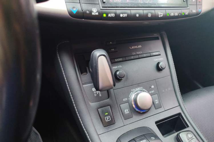 Used Lexus CT 2014 CT200h Comfort Edition Monochrome Gear Lever