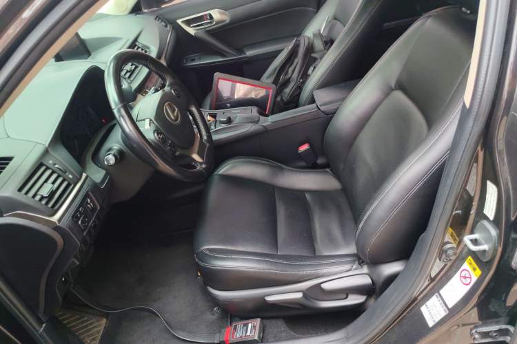 Used Lexus CT 2014 CT200h Comfort Edition Monochrome Left Front Seat