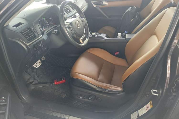 Used Lexus CT 2014 CT200h Comfort Edition Monochrome Left Front Seat