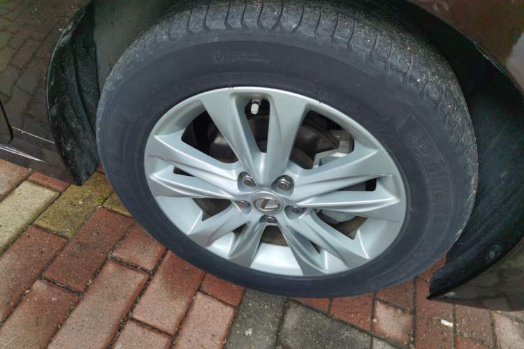 Used Lexus CT 2014 CT200h Elite Edition Monochrome Right Front Wheel Hub