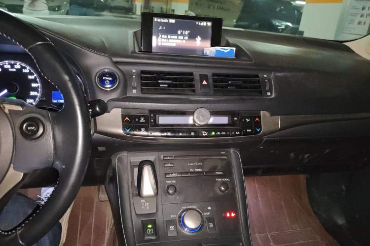 Used Lexus CT 2014 CT200h Comfort Edition Two-Tone Audio And AC Panel
