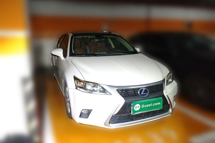 Used Lexus CT 2014 CT200h Comfort Edition Two-Tone Front Right 45 Deg